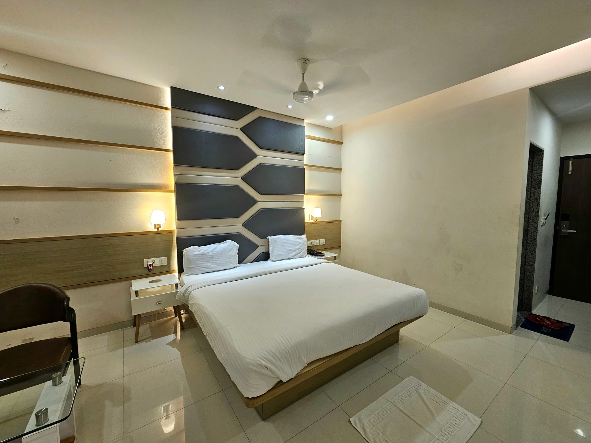 Hotel Grand Darshan Vadodara Deluxe Double Room 3