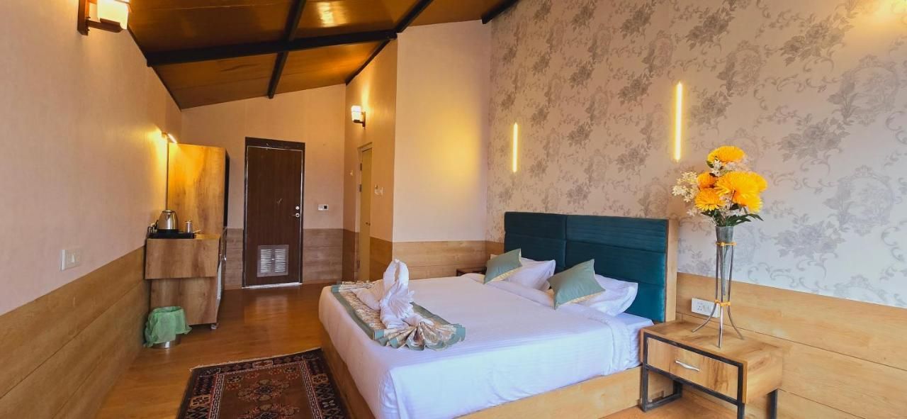 Cozy Queen Mountain view