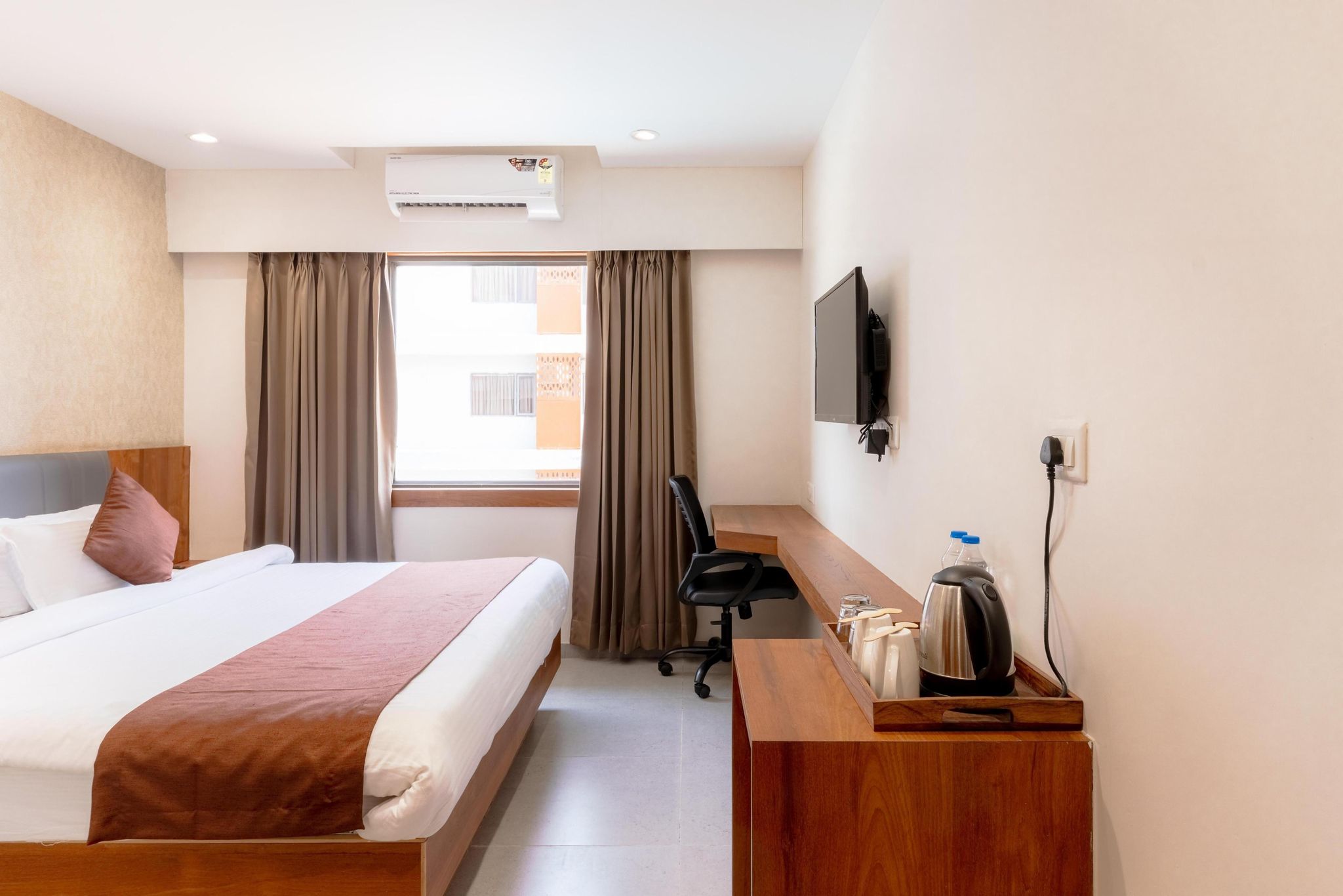 PRIDE ELITE BECHARAJI Deluxe Room 3