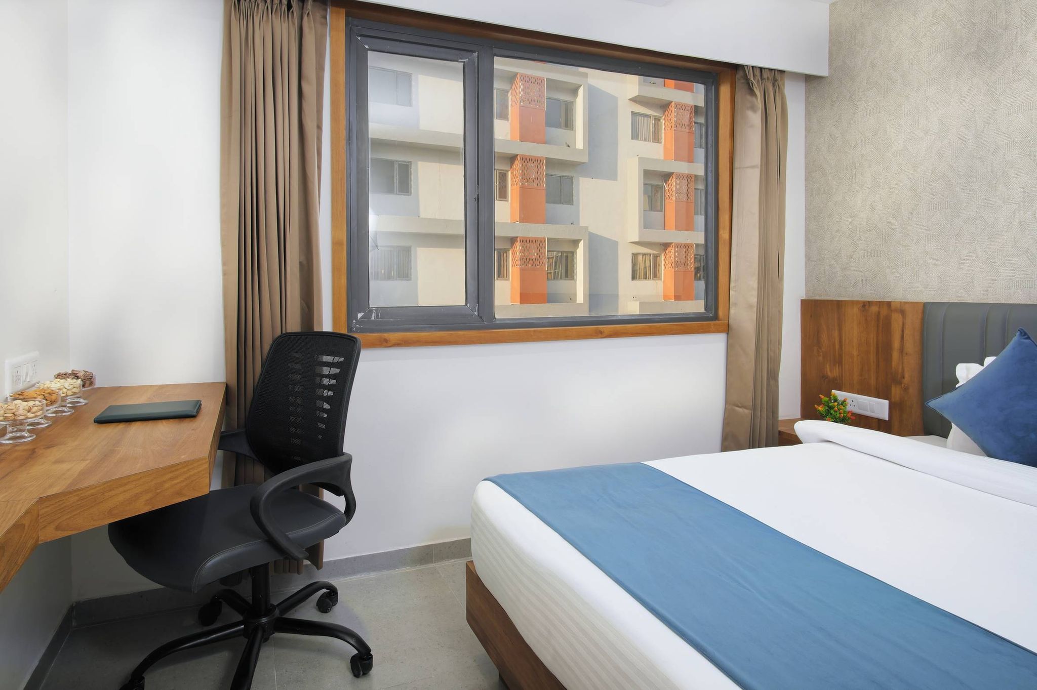 PRIDE ELITE BECHARAJI Deluxe Twin Room