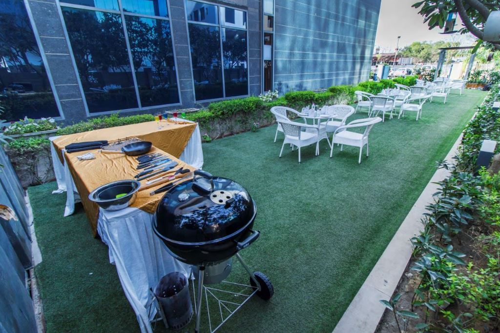 Food & Dining