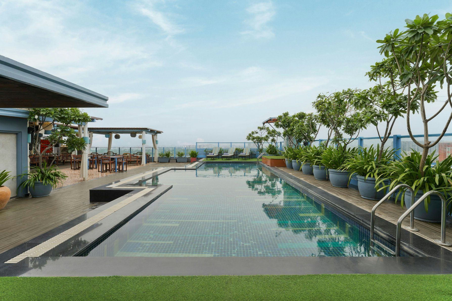 Swimming Pool - Outdoor- Rooftop