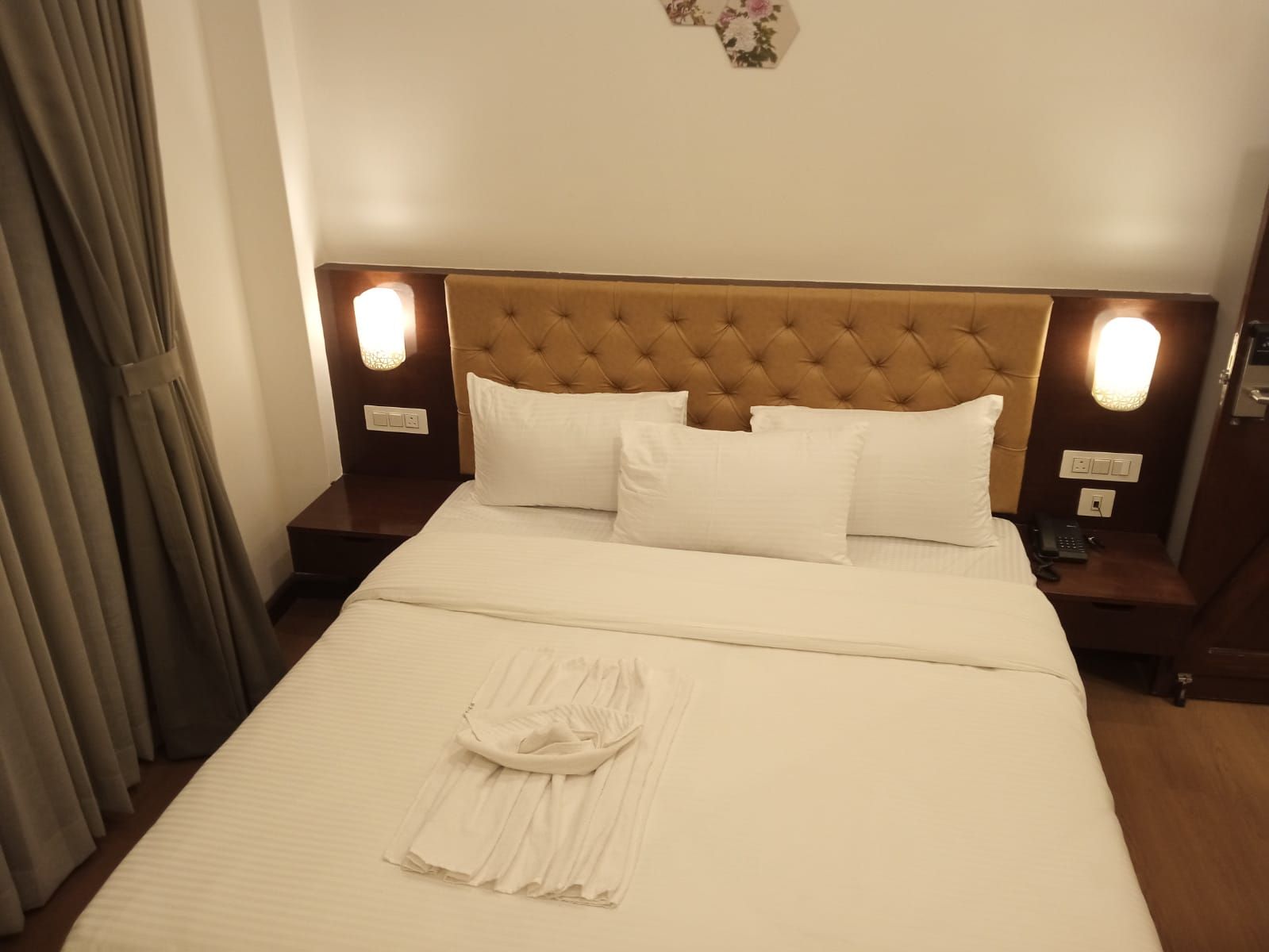 The Biksthang Boutique Hotel (2 Min walking from MG MARG) Premium Deluxe Room 5