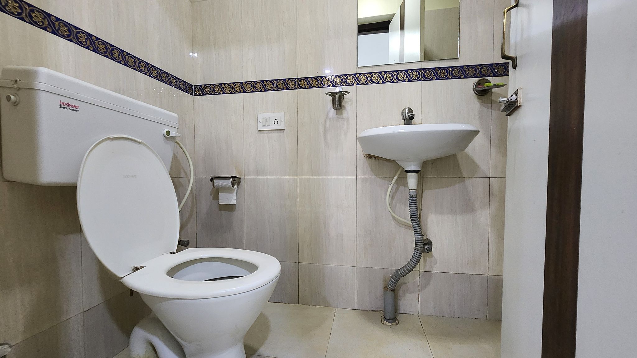 Eennra North Guest House Deluxe Ac Room with Free Wifi 11