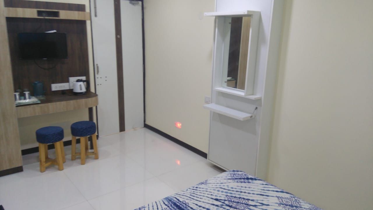Eennra North Guest House Deluxe Ac Room with Free Wifi 12