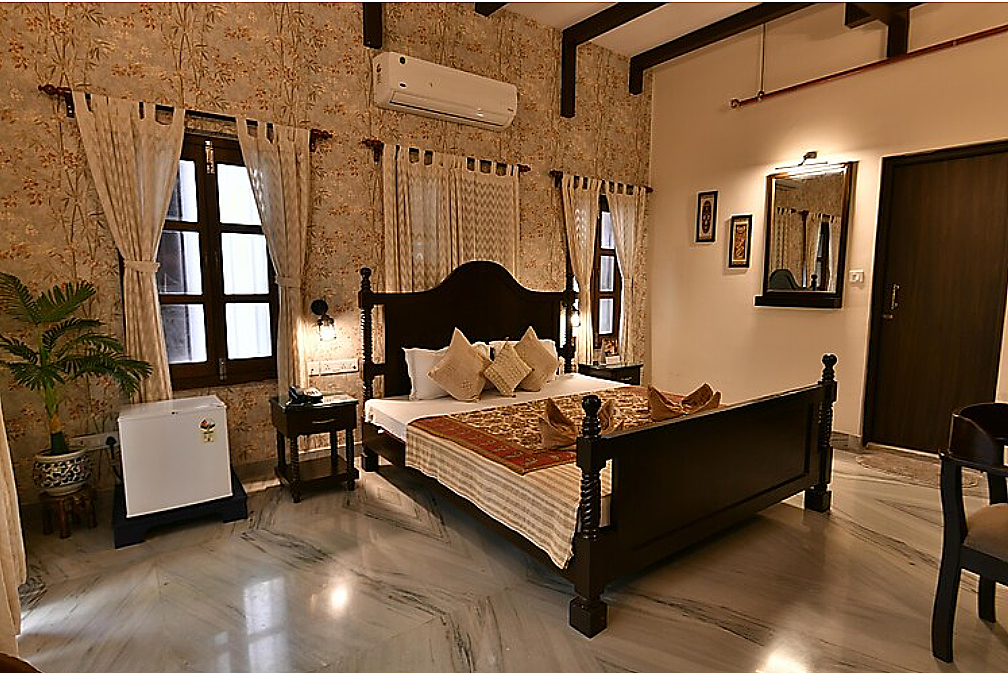 Suite Room with Free Wifi & Workdesk