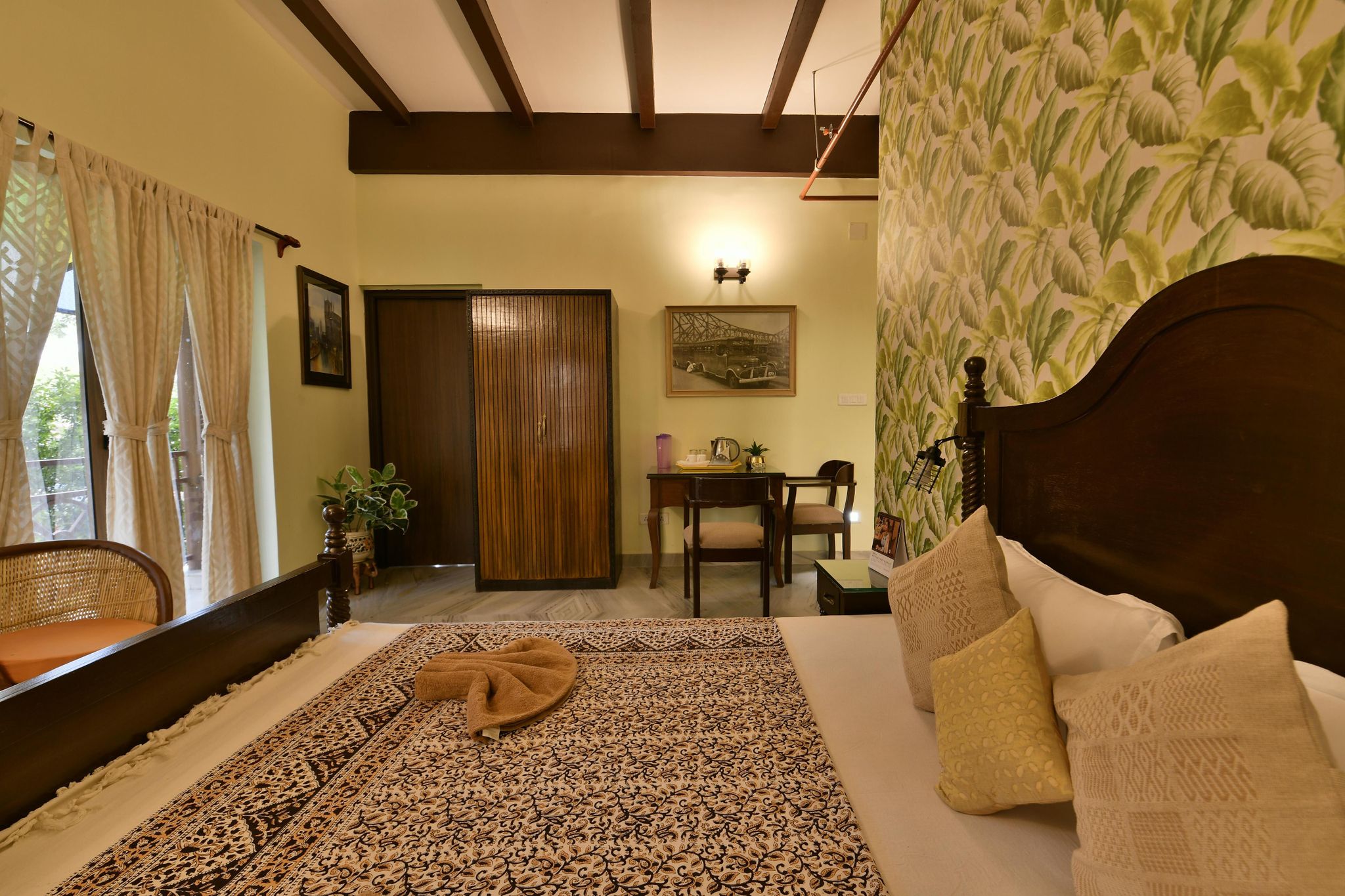 Suite Room with Free Wifi & Workdesk