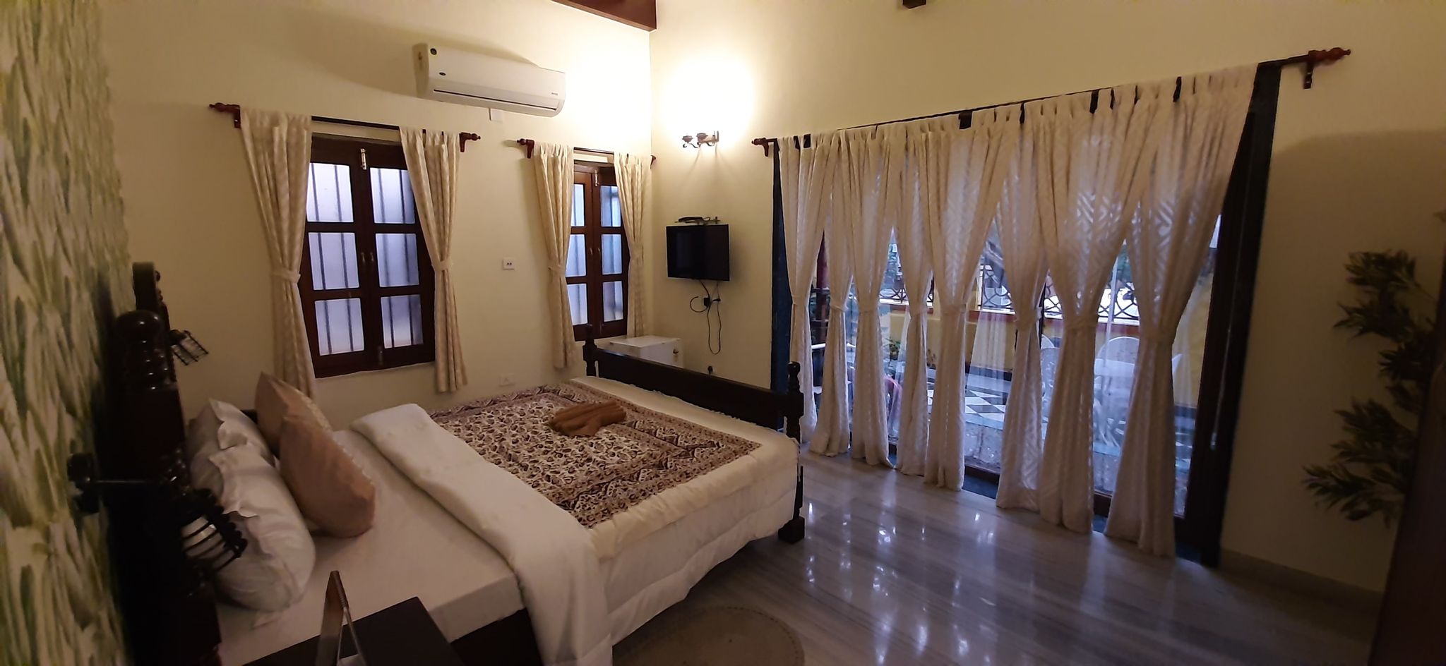 Suite Room with Free Wifi & Workdesk