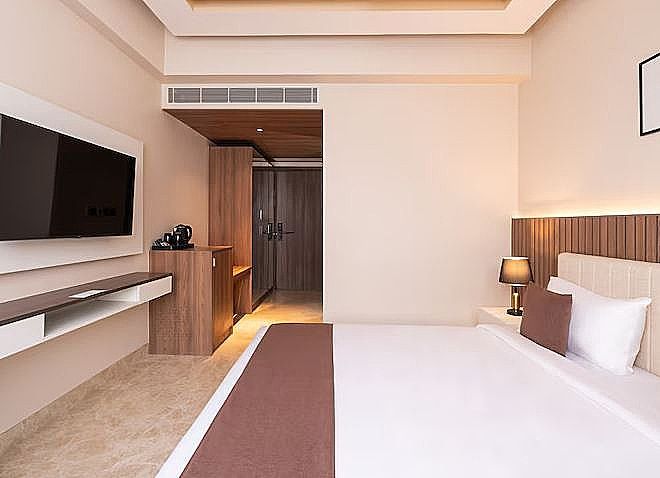 Foxtrail, Sector 42 - AM Hotel Kollection Deluxe King With Balcony