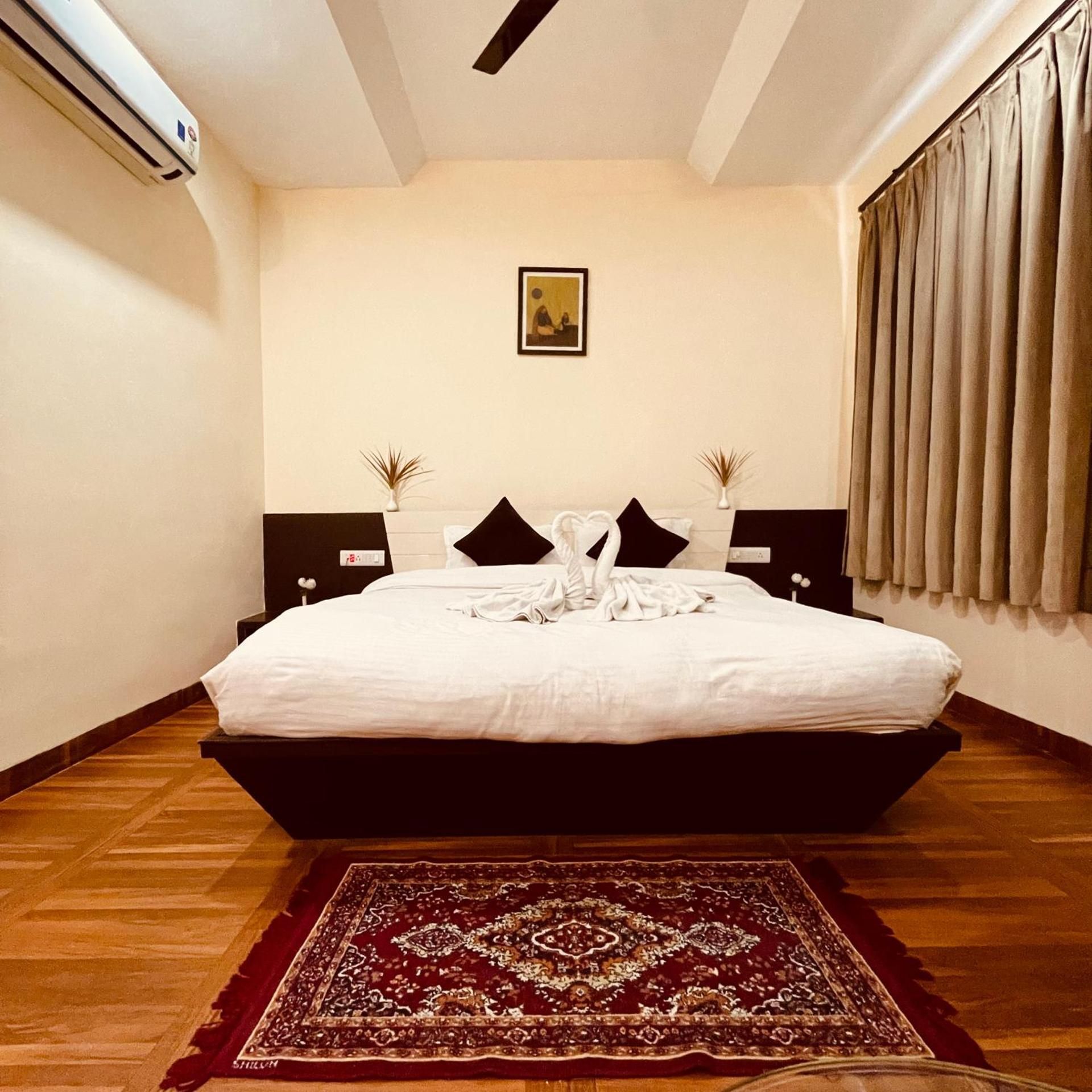 BR Resort & Club Royal Room