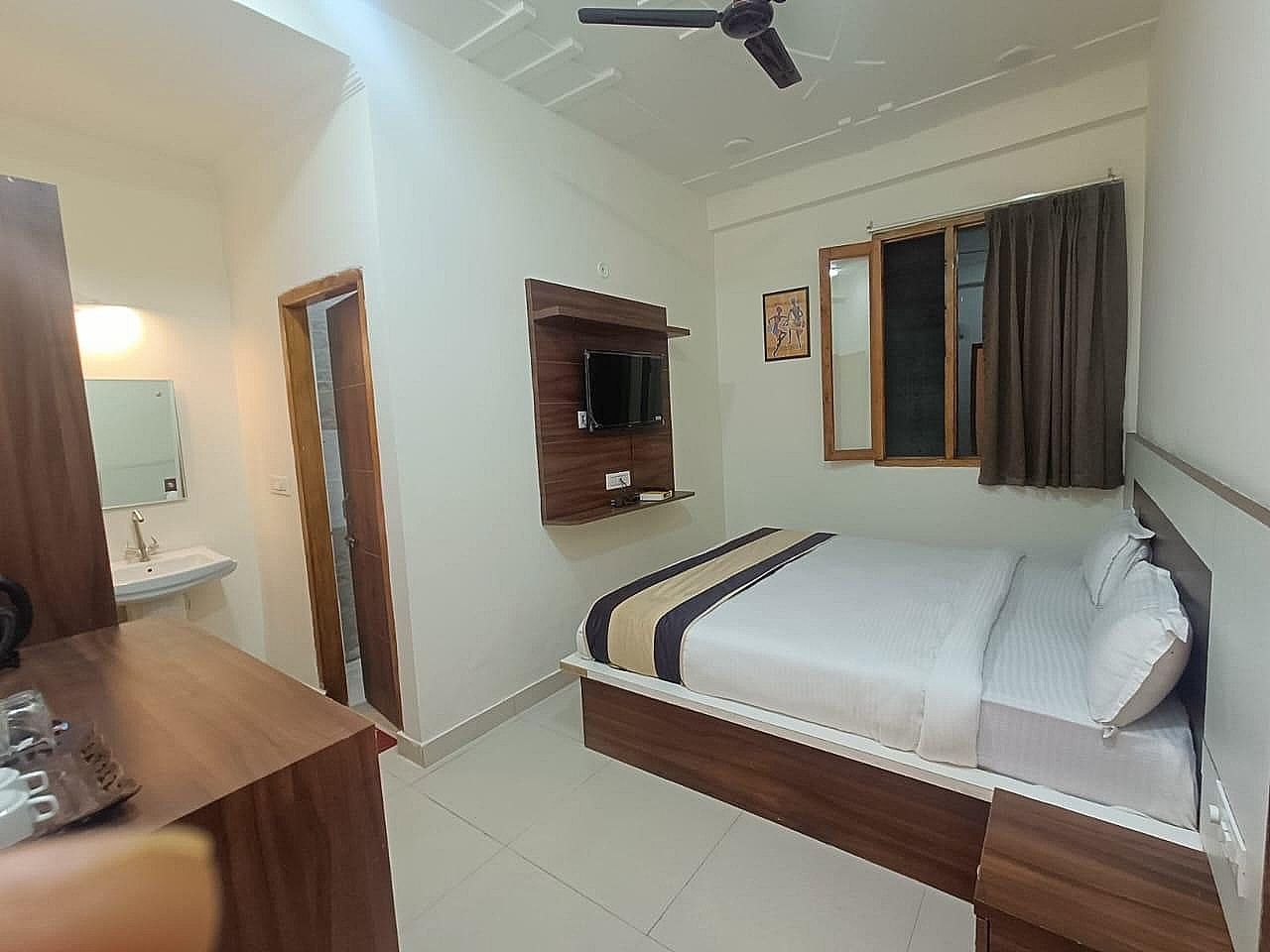 Hotel Luxmi Vilas Inn Standard Room