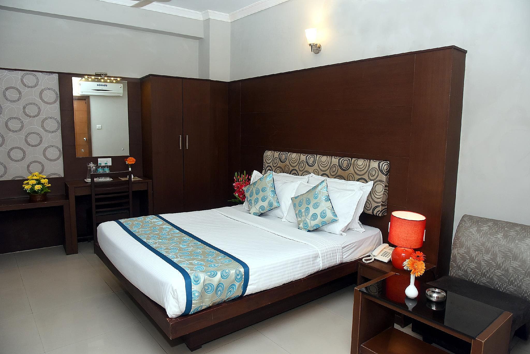 Hotel Greens Gate Chennai Deluxe Room 3
