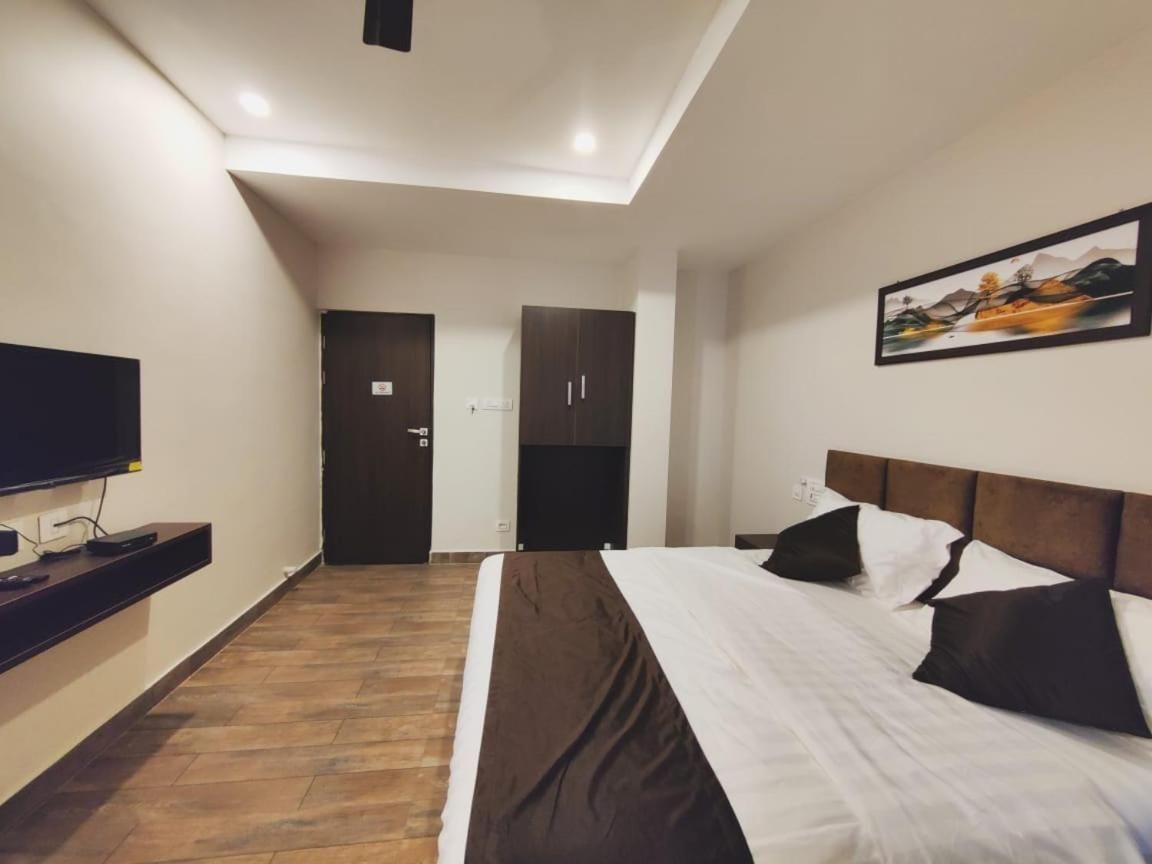 Deluxe Room with Air Conditioning