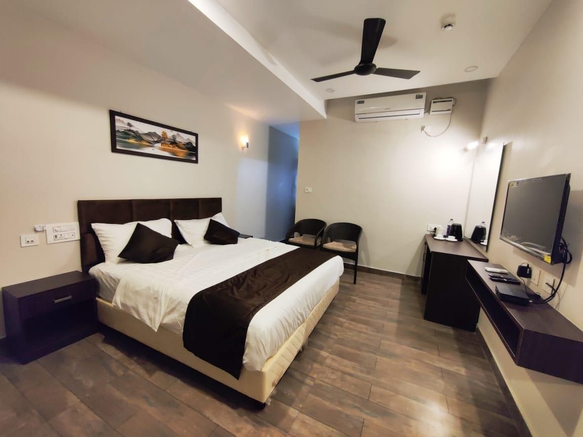 Deluxe Room with Air Conditioning