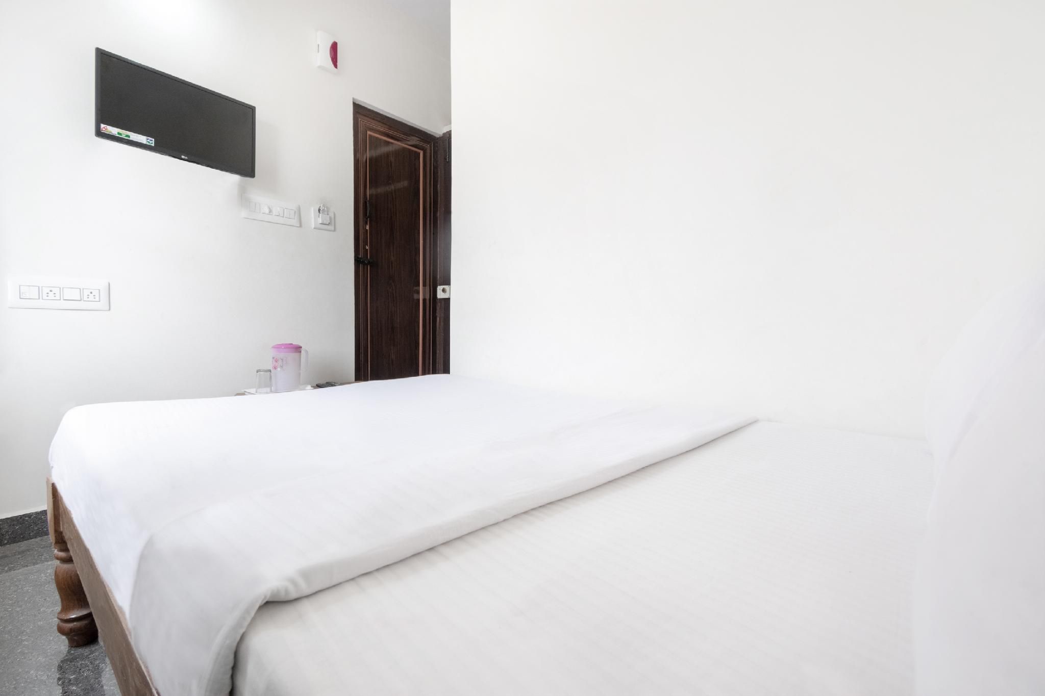 SPOT ON Room without Air Conditioning