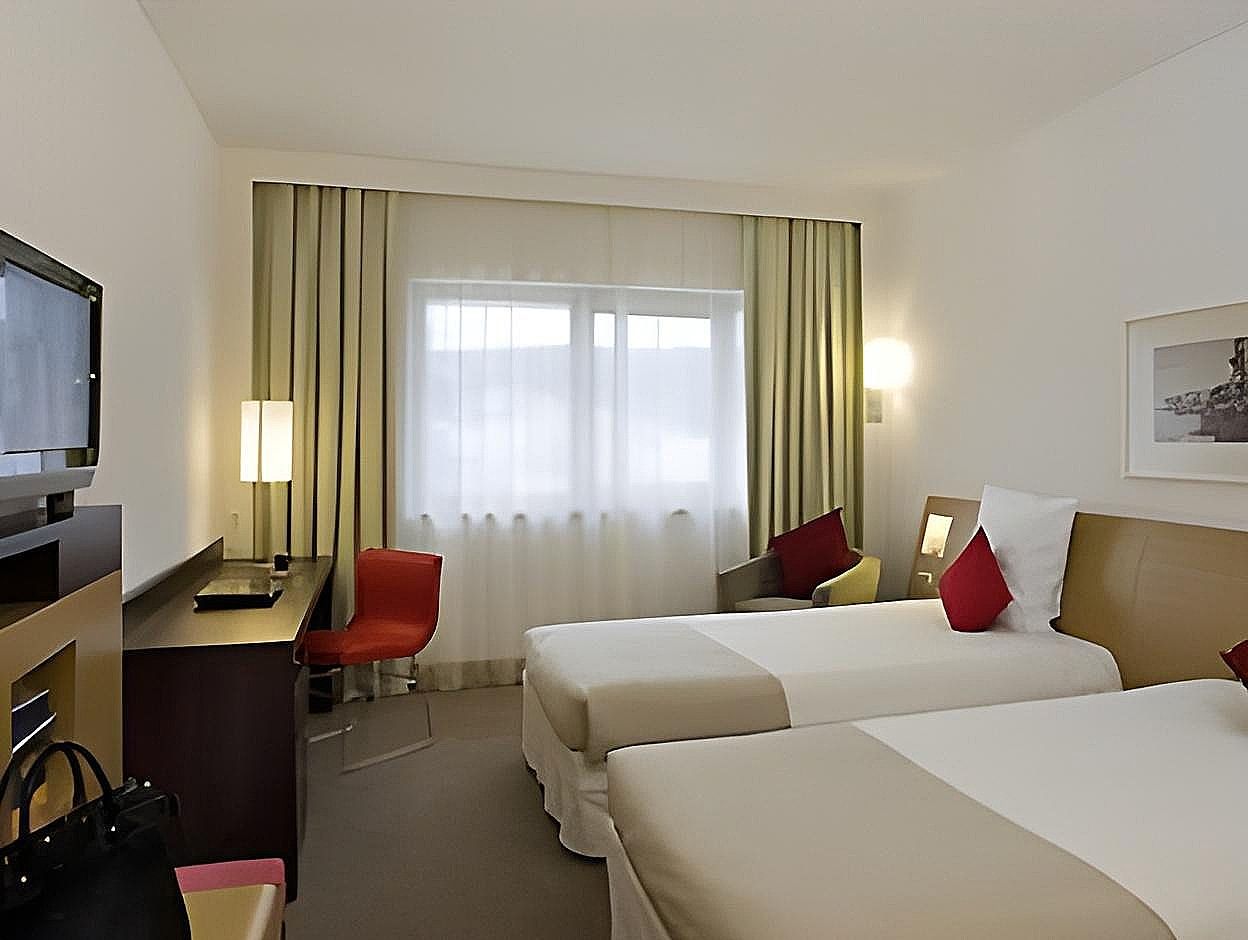Novotel Hyderabad Convention Centre Hotel Standard Room, 2 Twin Beds 3