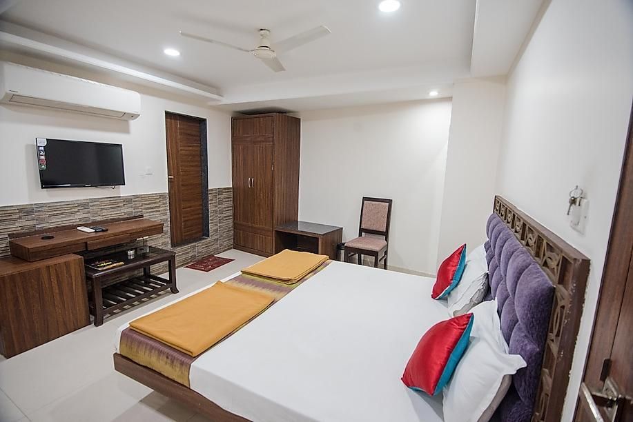 Deluxe Room - Closed