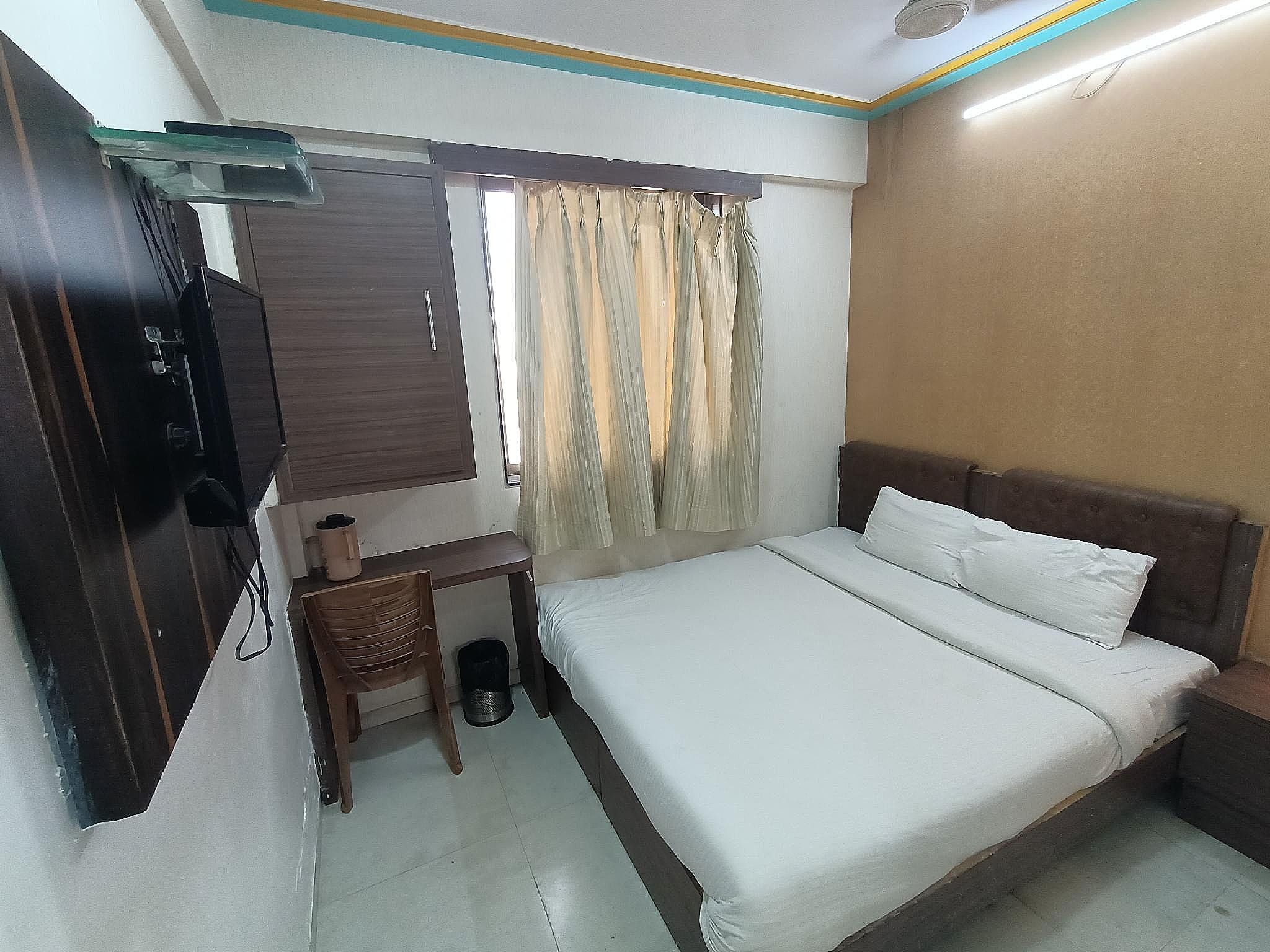 Deluxe Air Conditioning Room