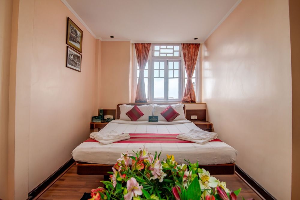 Muscatel Spring Burn - 100 Mts from Mall Road Double Room