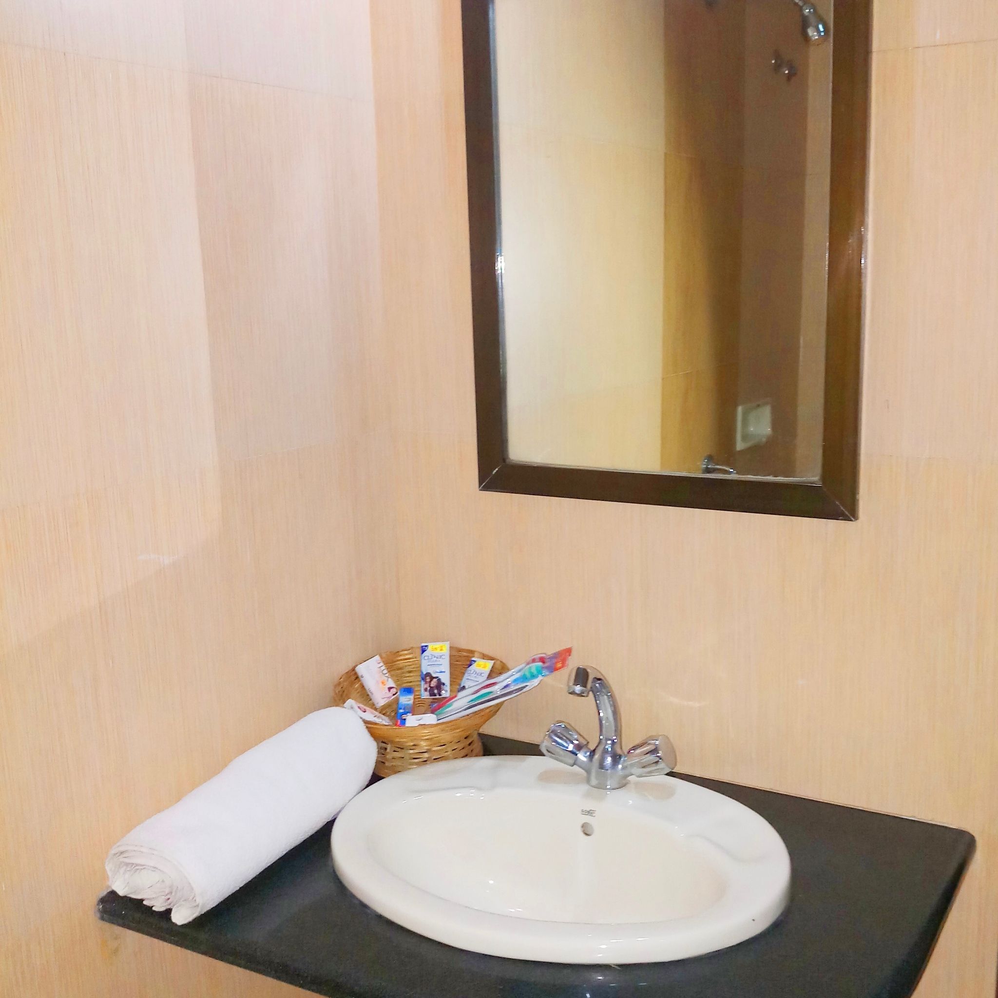 Hotel Manik Moti Deluxe NON AC mountain view 8