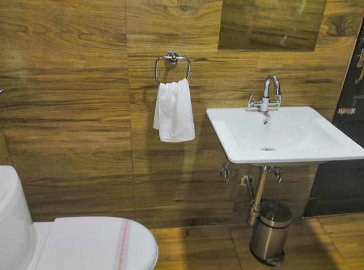 Humro Himalayan Orchid Standard Room (Only 2 Adult) 4