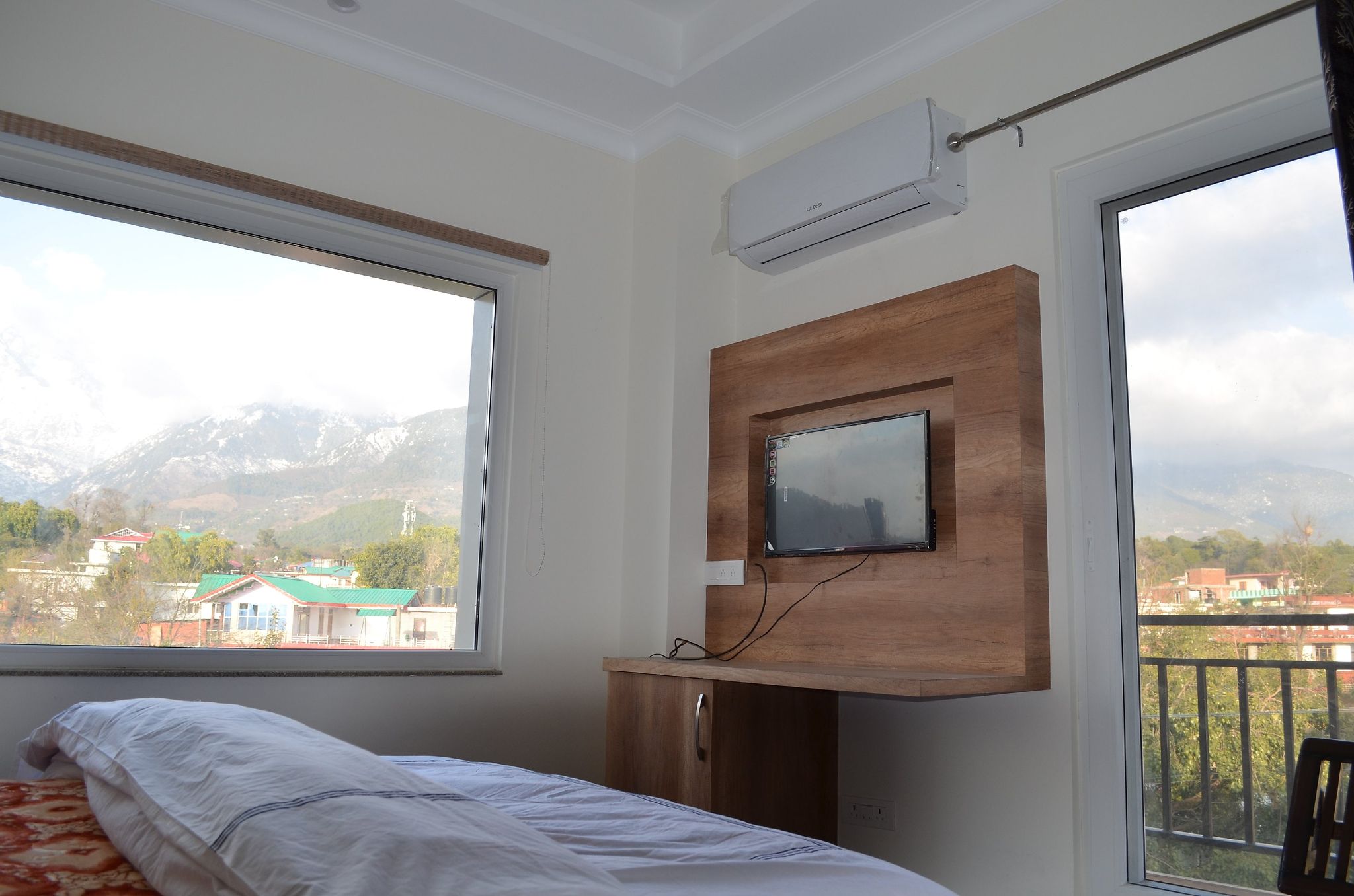 Dhaulagiri (MOUNTAIN VIEW)