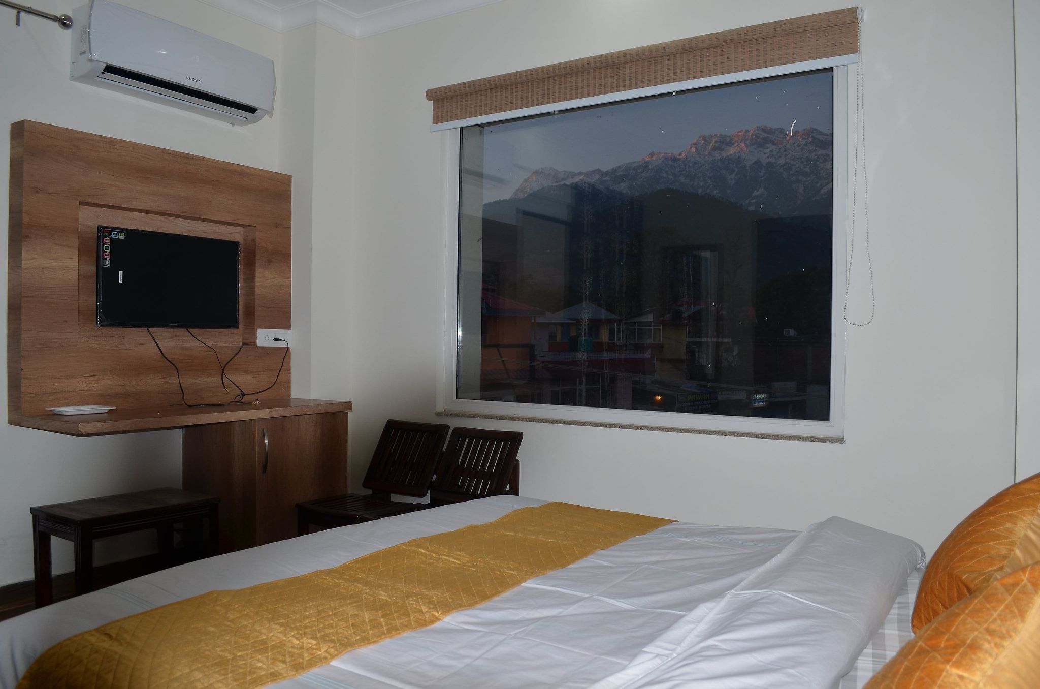 Dhaulagiri (MOUNTAIN VIEW)