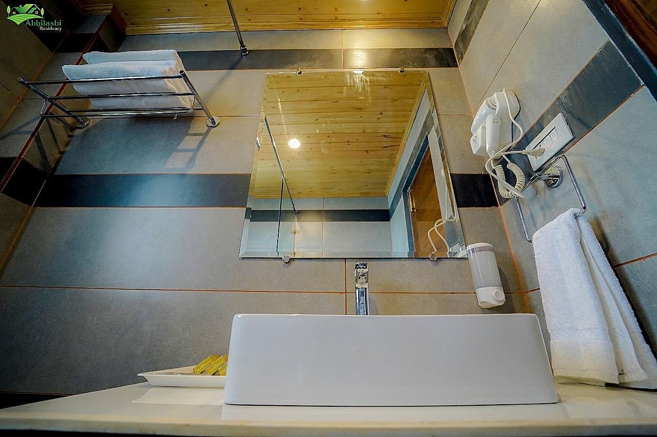 Abhilashi Residency & Spa - Centrally Heated Deluxe Balcony 2