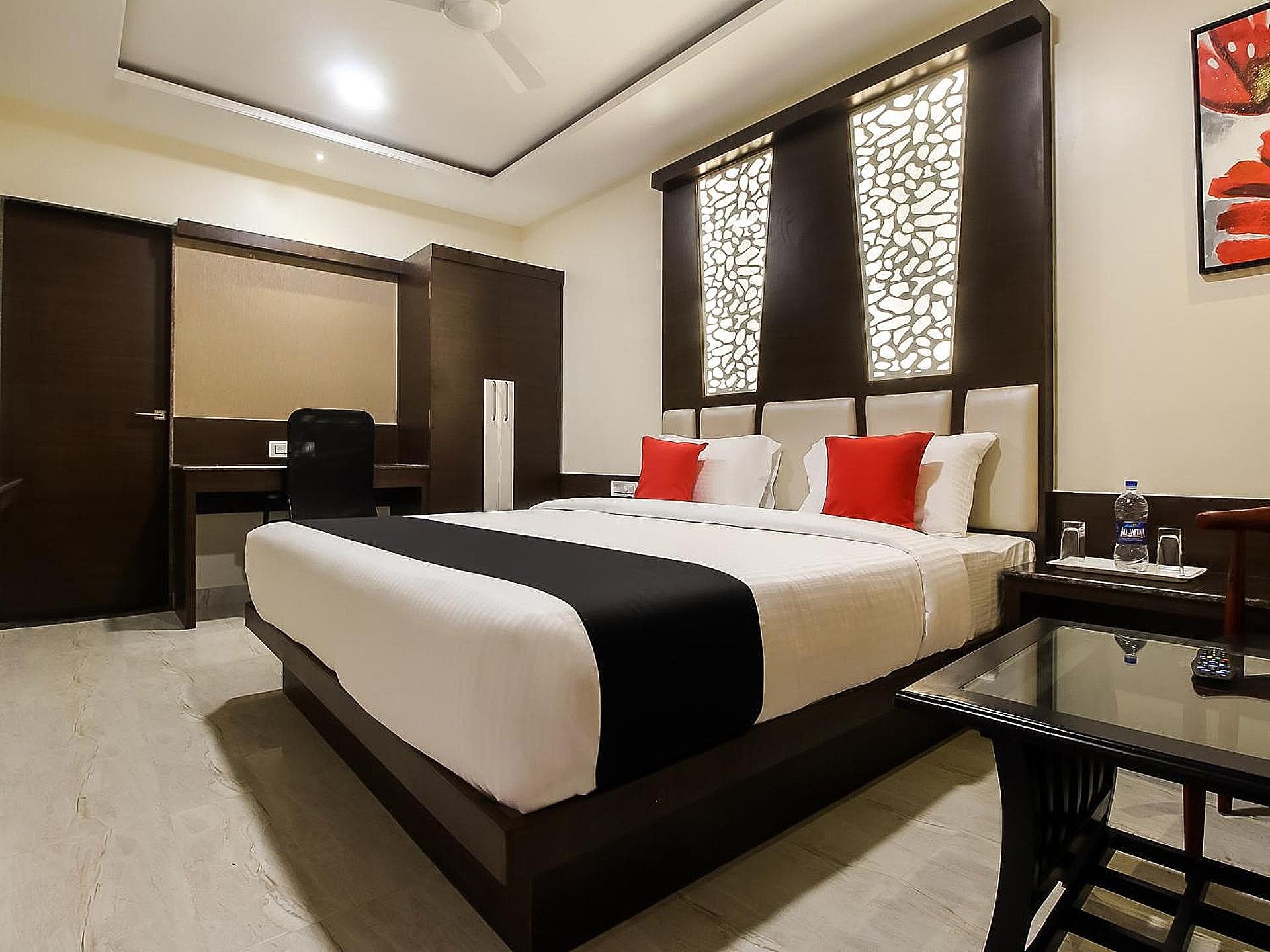 Hotel STM Palace Deluxe Double Room 8