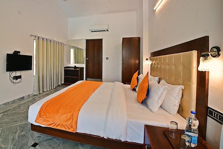 Deluxe Room with Mountain View