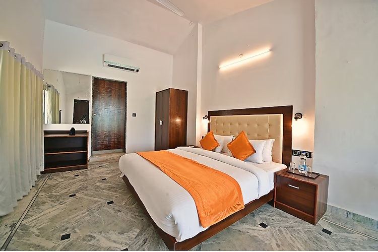 Deluxe Room with Mountain View