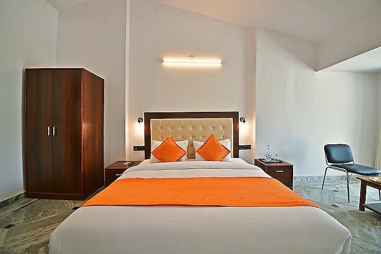 Deluxe Room with Mountain View