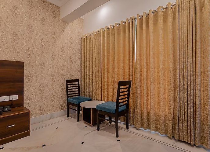 Mewar Palace Resort and Spa Deluxe Room with Mountain View 7