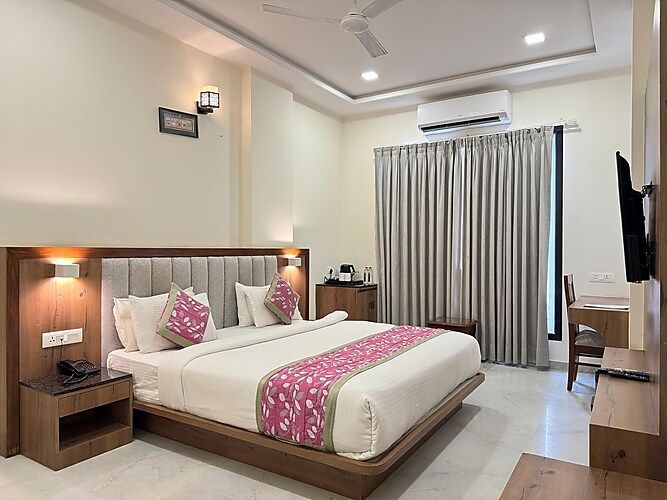 Super Deluxe King Room