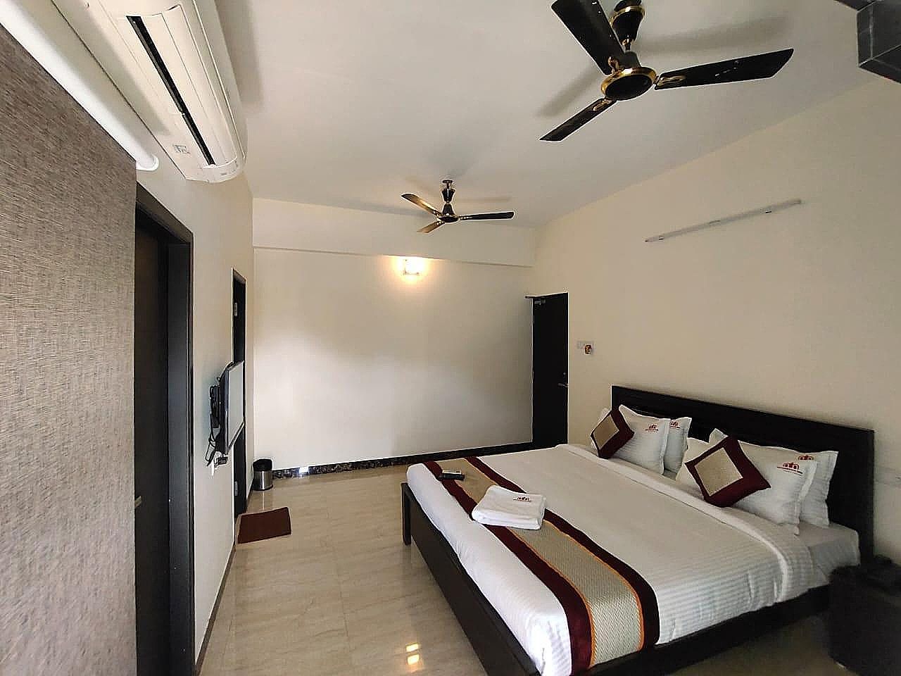 Neighbour Inn Elite Superior RoomAC