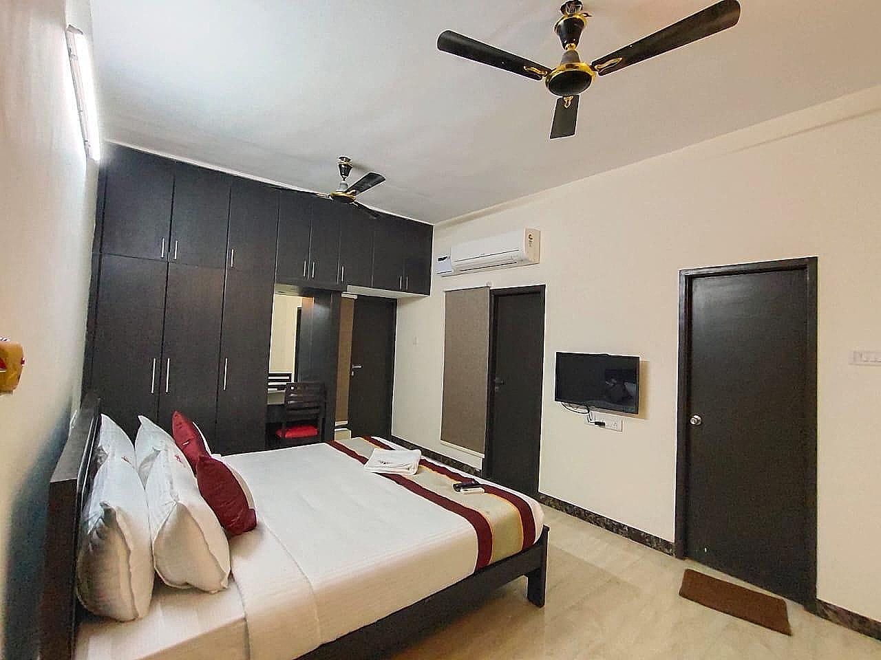 Neighbour Inn Elite Superior RoomAC 2