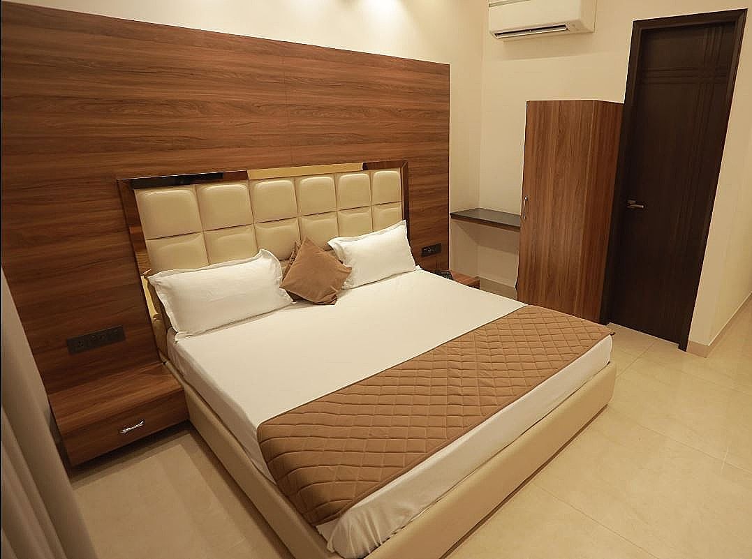 OVEL HOTEL (LUXURY) Standard Room 2