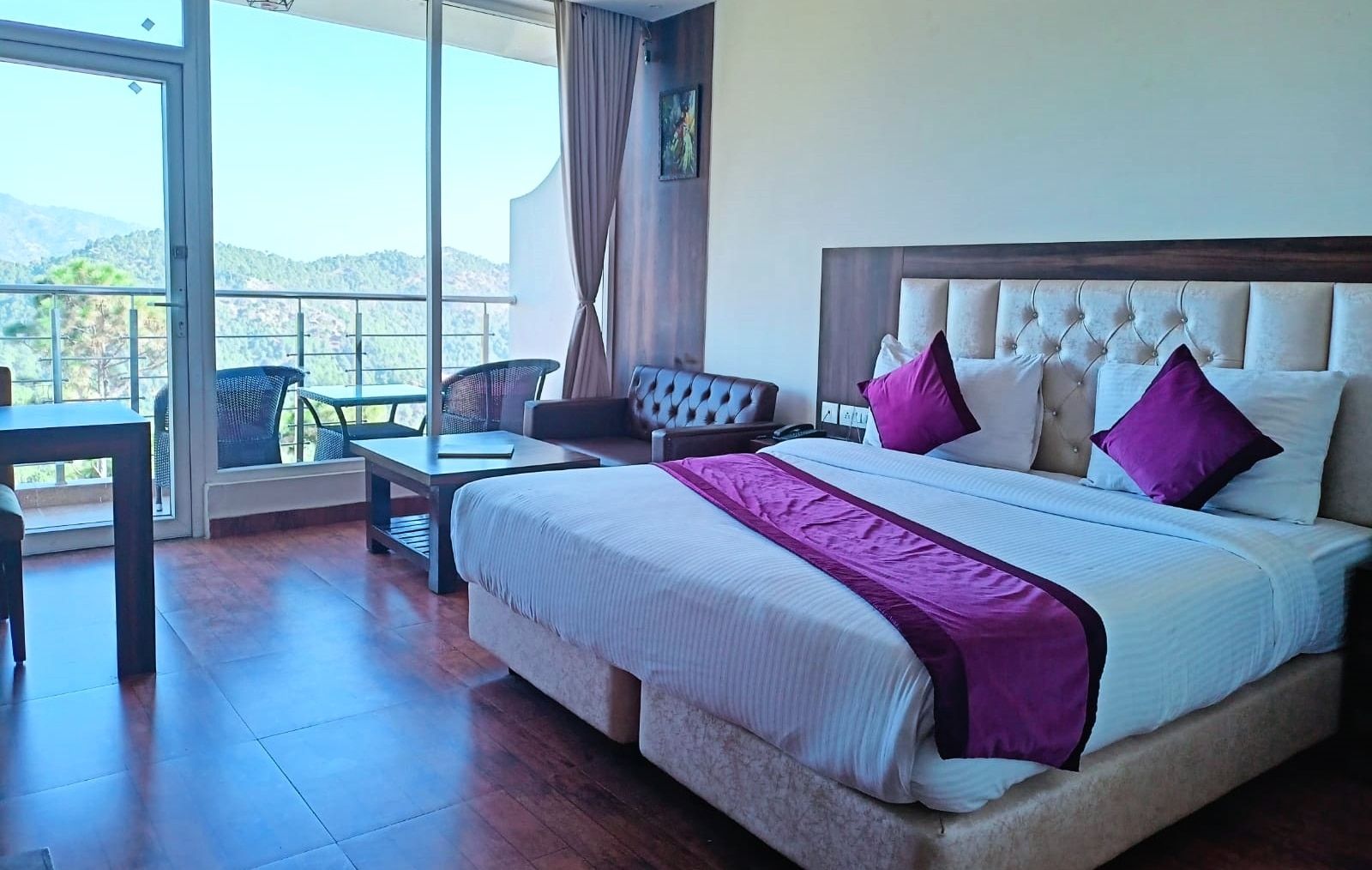 Kasauli Windsor Resorts Super Deluxe AC Room With Balcony Valley View 8