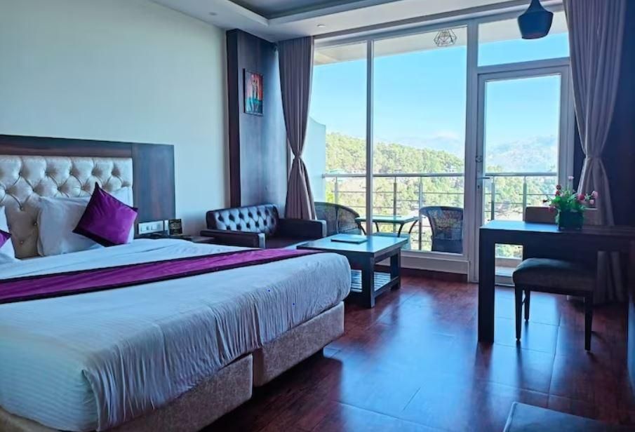 Kasauli Windsor Resorts Super Deluxe AC Room With Balcony Valley View 2