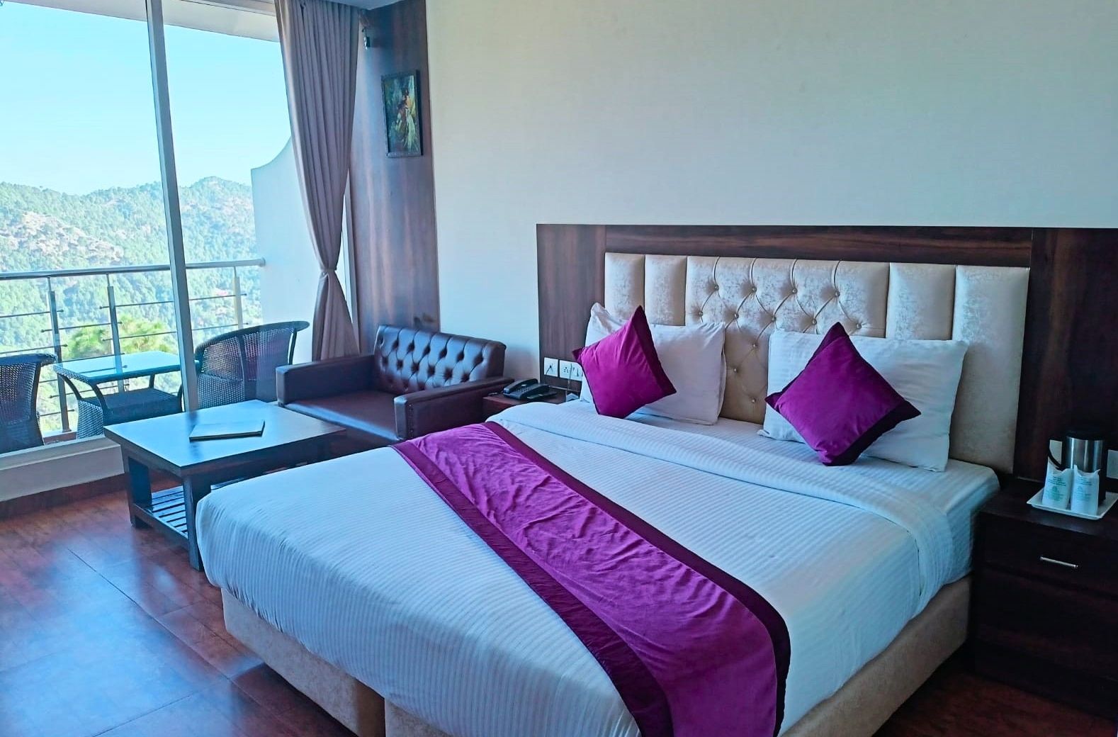 Kasauli Windsor Resorts Super Deluxe AC Room With Balcony Valley View 5
