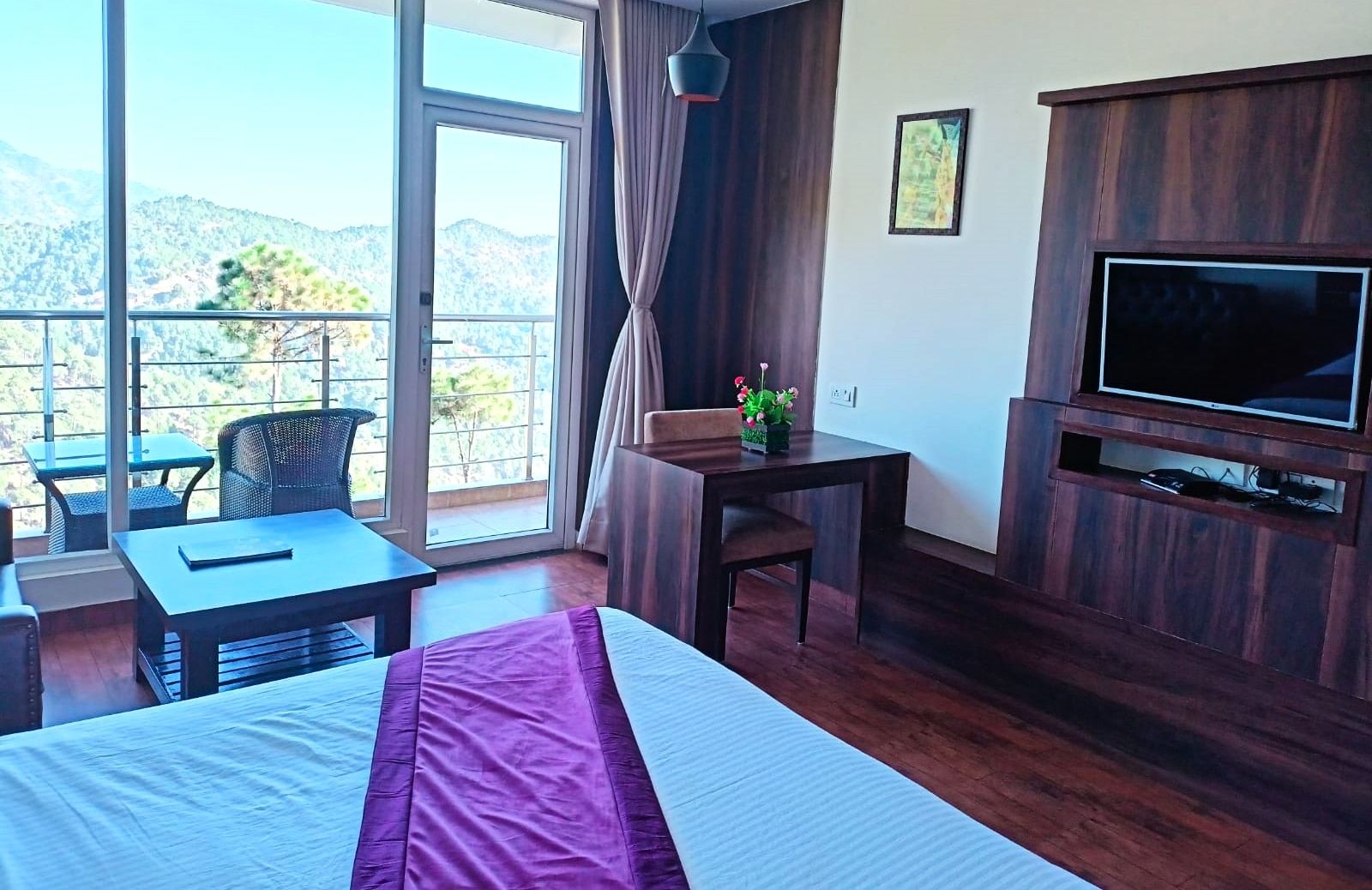 Kasauli Windsor Resorts Super Deluxe AC Room With Balcony Valley View 12