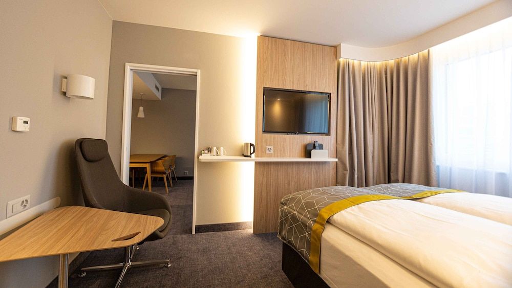 Suite, 1 Queen Bed with Sofa bed (Free Breakfast)