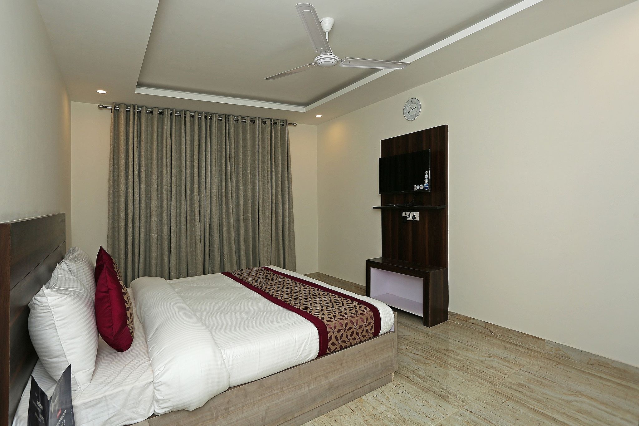 OYO 11340 Hotel Lakshmi Palace Classic 4