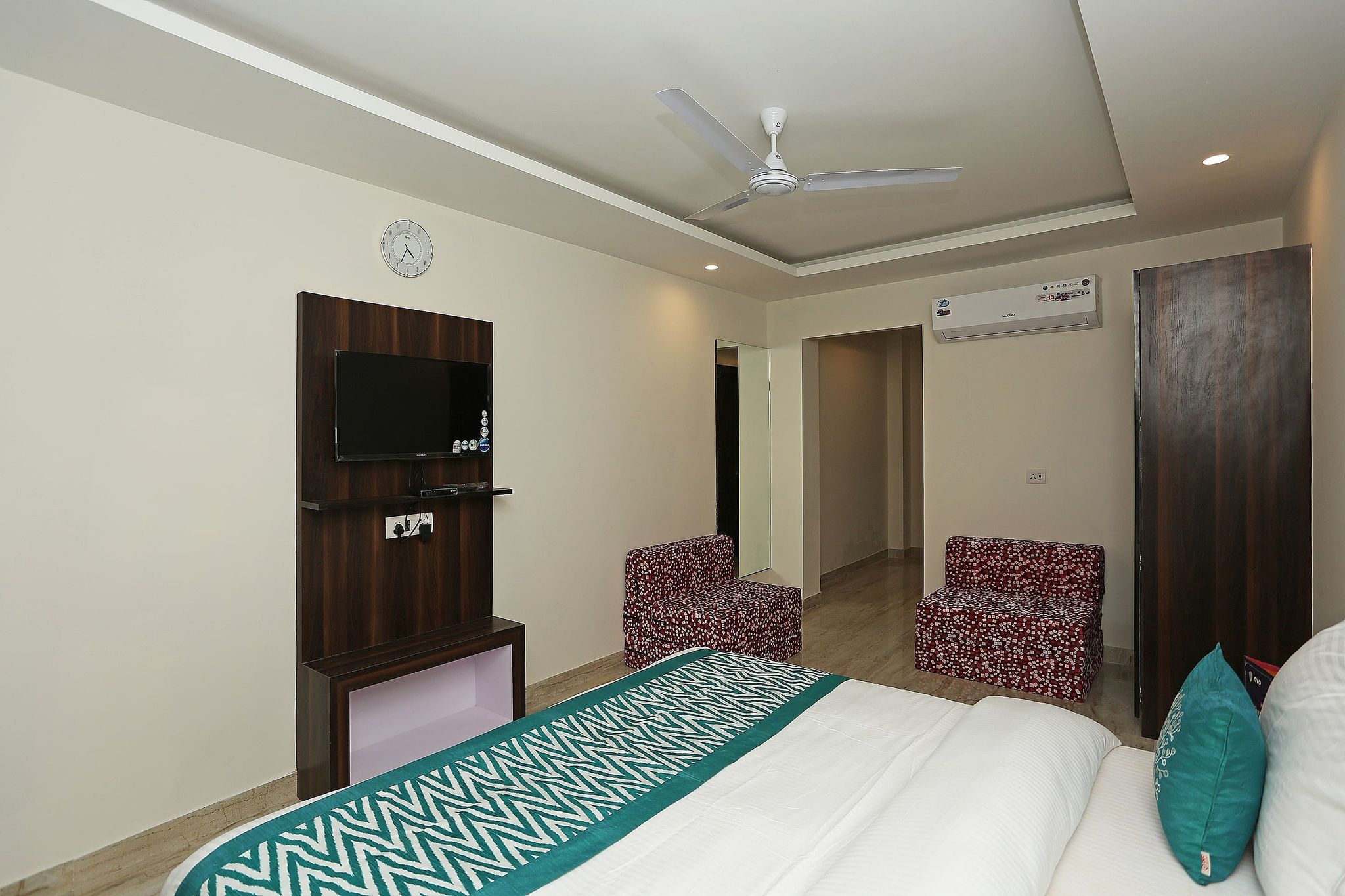 OYO 11340 Hotel Lakshmi Palace Classic 16