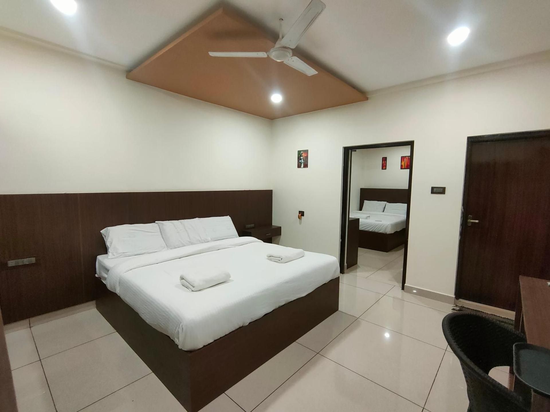 Srirengavilasam Elite - Srirangam Family Suite for 4 People - Bed Type Randomly Selected 3