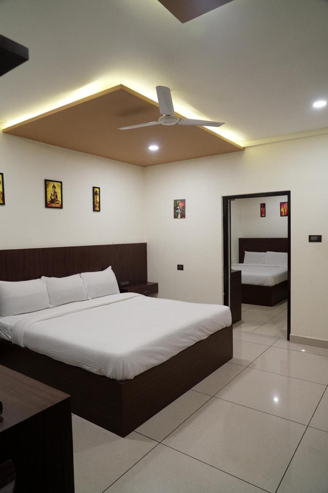 Srirengavilasam Elite - Srirangam Family Suite for 4 People - Bed Type Randomly Selected