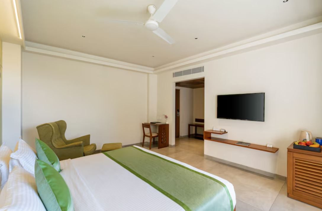 Super Deluxe Room With Bathtub