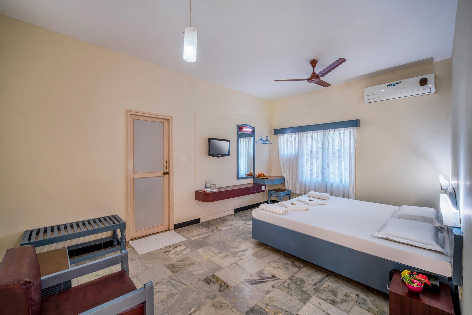 Hotel Sadhabishegam - Vaitheeswarankoil Economy Room with Air Conditioning 2