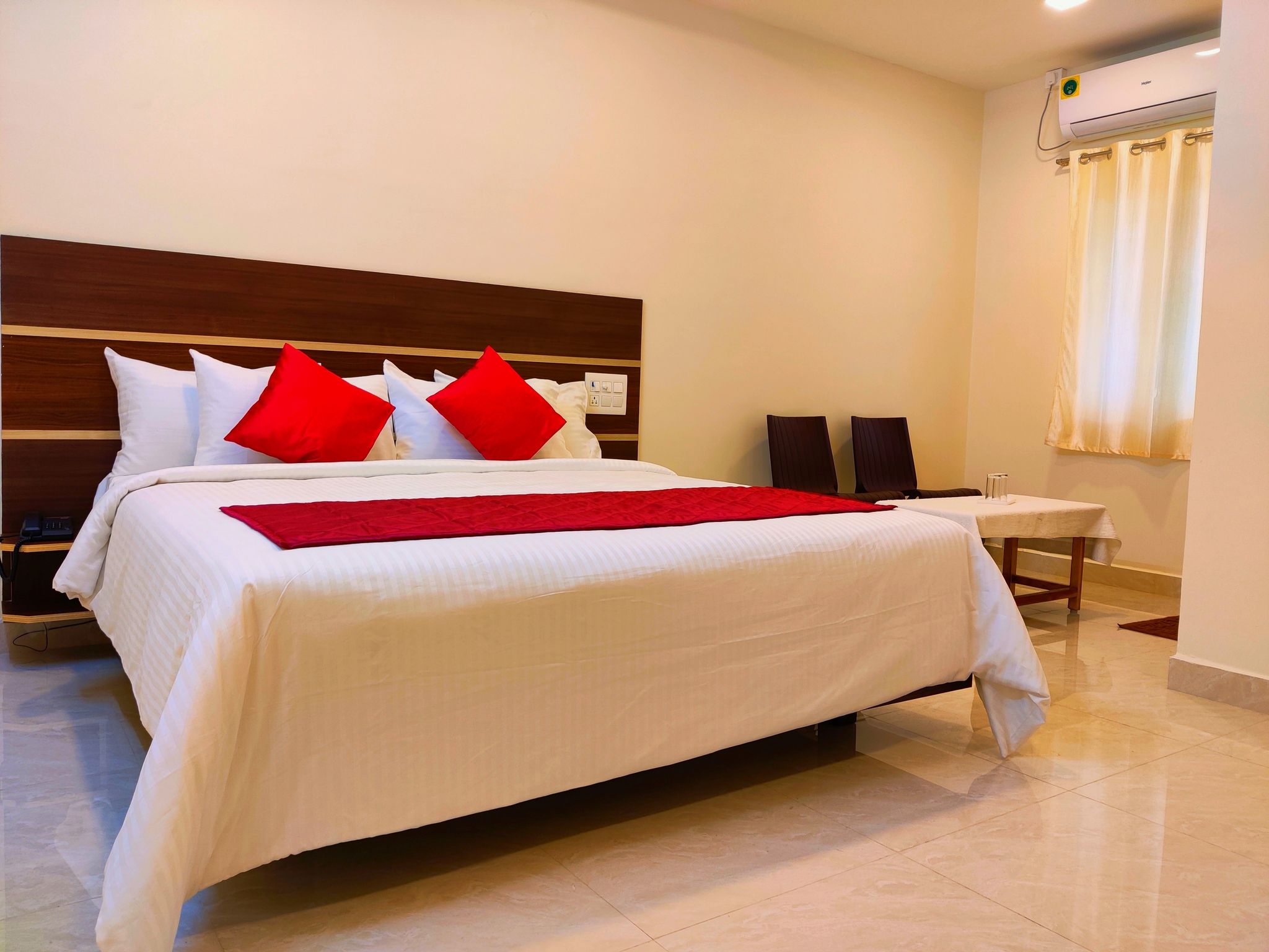 PREMIUM ROOM WITH BALCONY