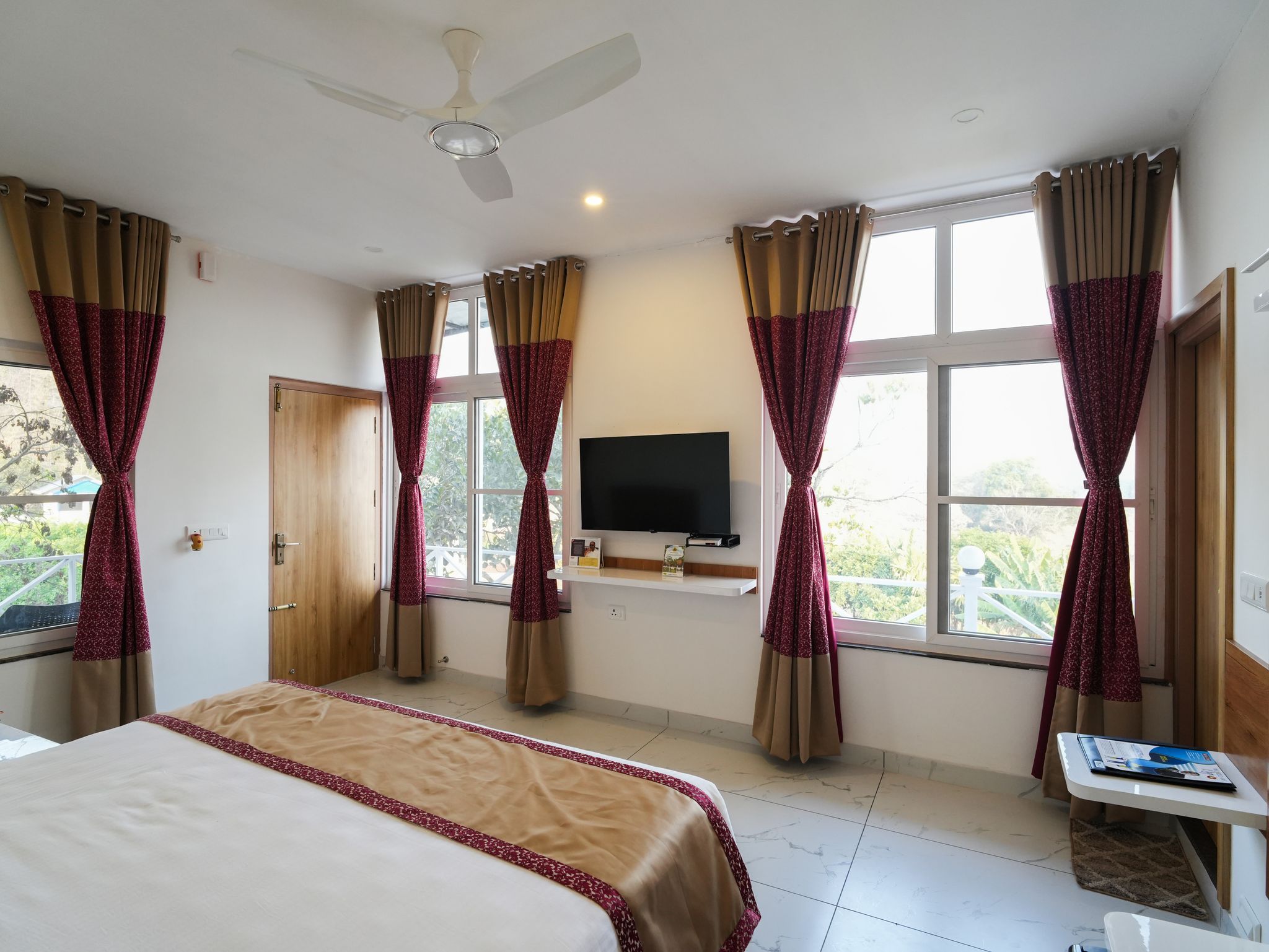  Club Room - King & Sofa Bed - Exclusive Sitout